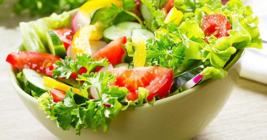Vì sao giảm cân luôn “gắn liền” với salad?